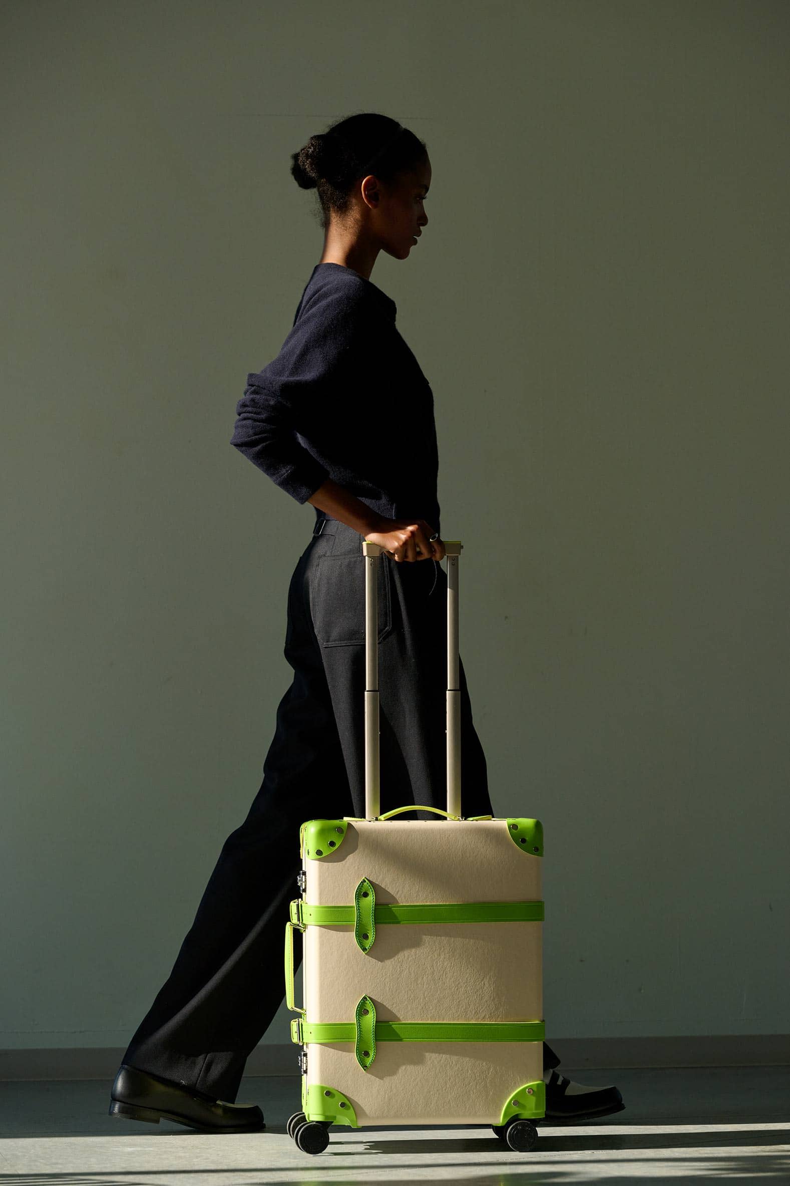 Place with GLOBE–TROTTER 03 Silver Magazine | ジャーナル | 英国製