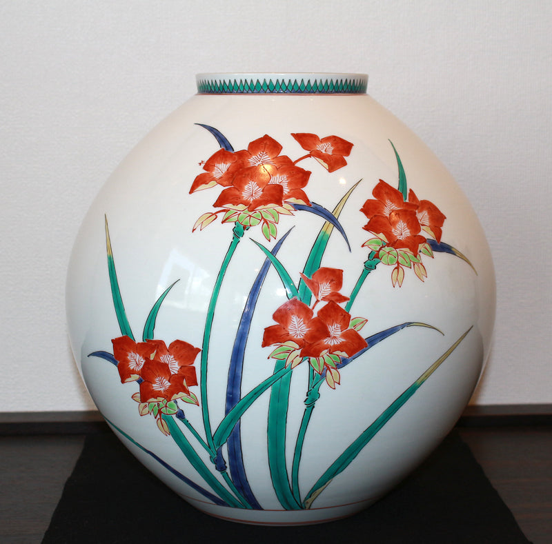 23221 人間国宝 14代酒井田柿右衛門 (濁手紫露草文花瓶) – アート飛田