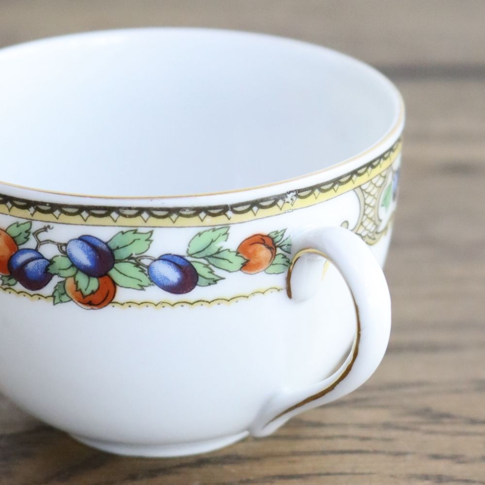 1皿で2役♪ ティーカップ＆スナックプレート【Victoria China 1918