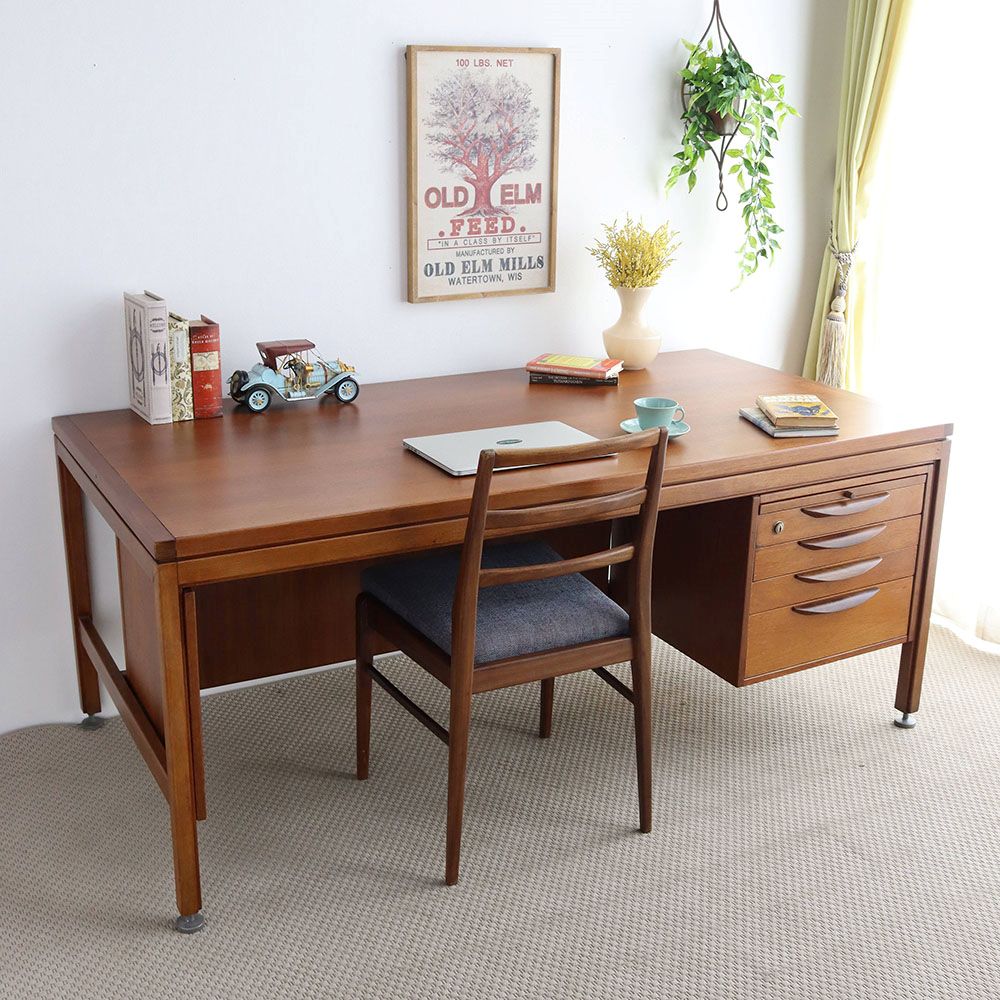 足下も天板も広々♪ デスク【A Younger Ltd】 VC104-404