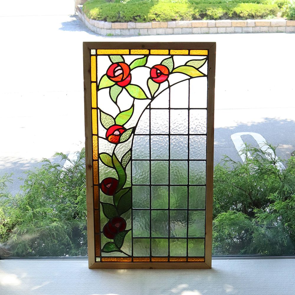 バラのアーチをモチーフとした素敵なデザイン♪ アンティークステンド