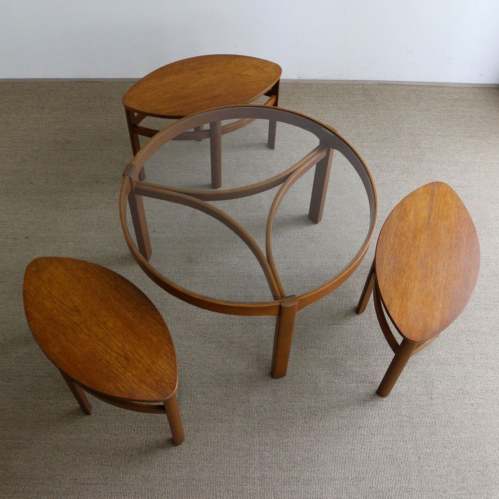 インパクト抜群♪ ガラストップ ネストテーブル NATHAN VC103-233