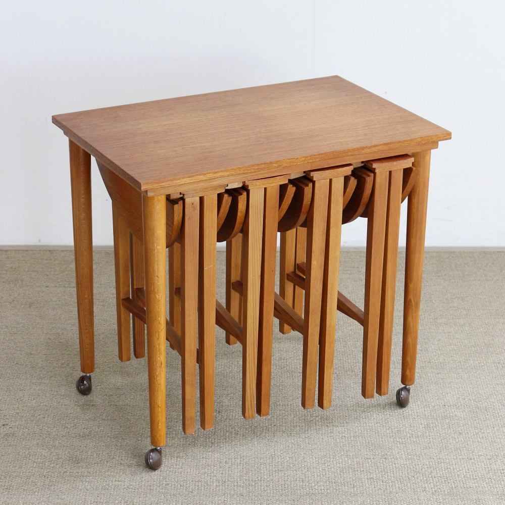 可愛いミニテーブルが4つ♪ ネストテーブル VC103-237｜ヴィンテージ