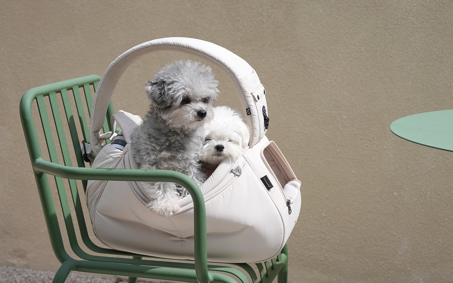 広々とした空間、しっかりした安定感。 SSOOOK スリングバッグ V.Open