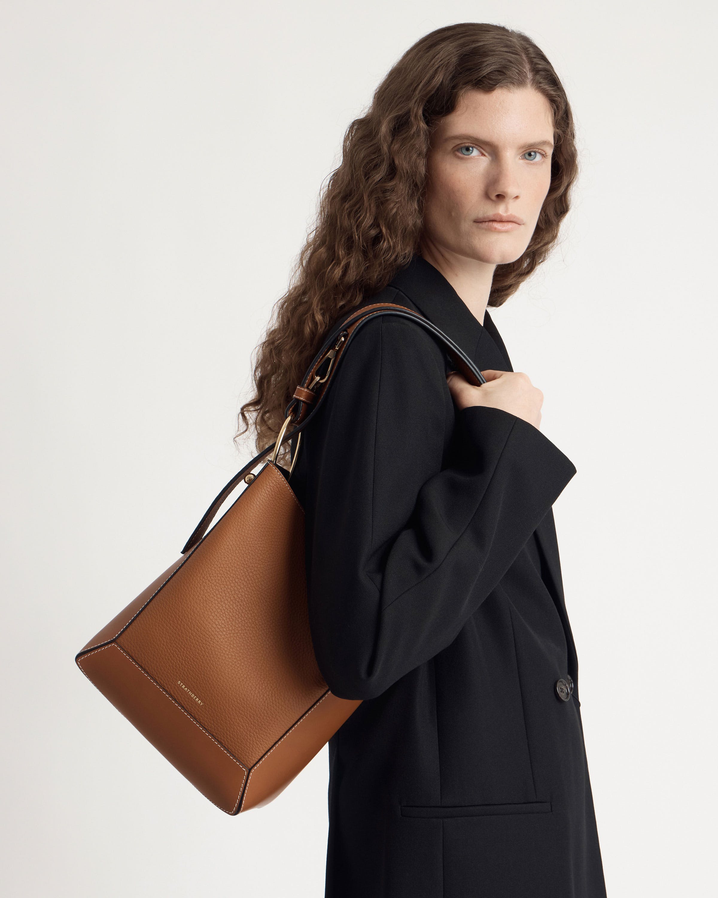 ストラスベリー - Lana Midi Bucket Bag - レザーバケットバッグ