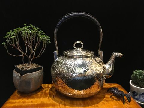 純銀製 饕餮文様 砲口 鎚目打 湯沸 銀瓶 煎茶道具 純銀