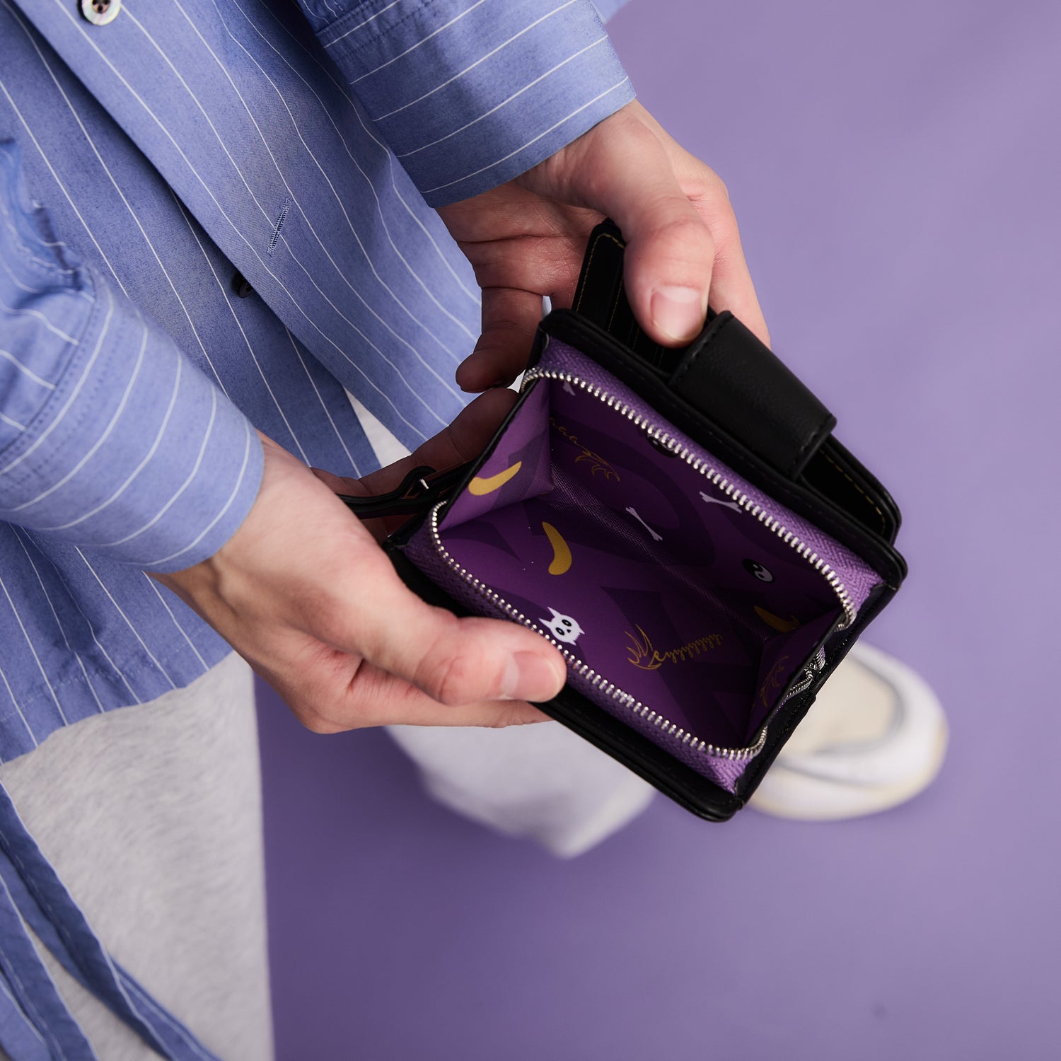 闇ノシュウ モデル 二つ折り財布 NIJISANJI EN NIJISANJI EN