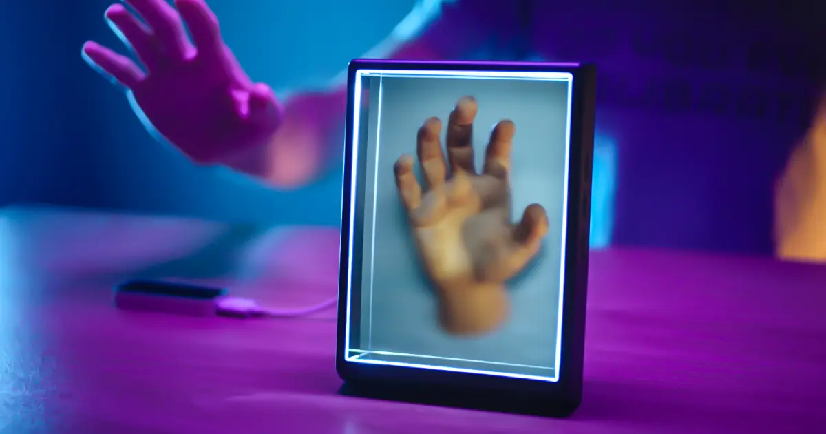 Looking Glass Portrait: Transform 2D Images into Holographic Portraits