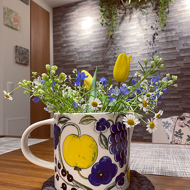 淡い緑色 花模様 陶器 花瓶