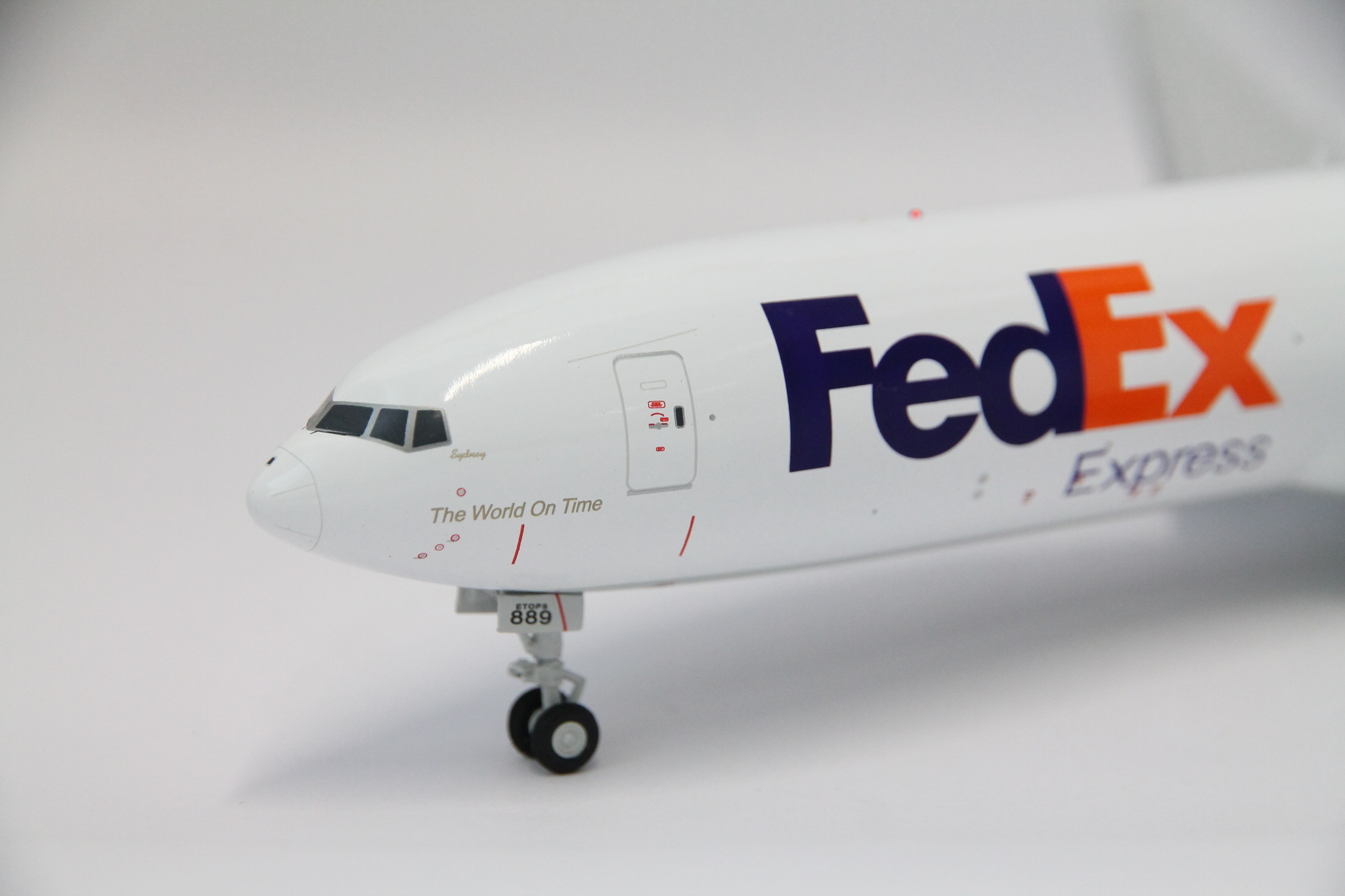 1:200 FedEx Boeing 777-200F N889FD Gemini200 G2FDX1070 - Diecast