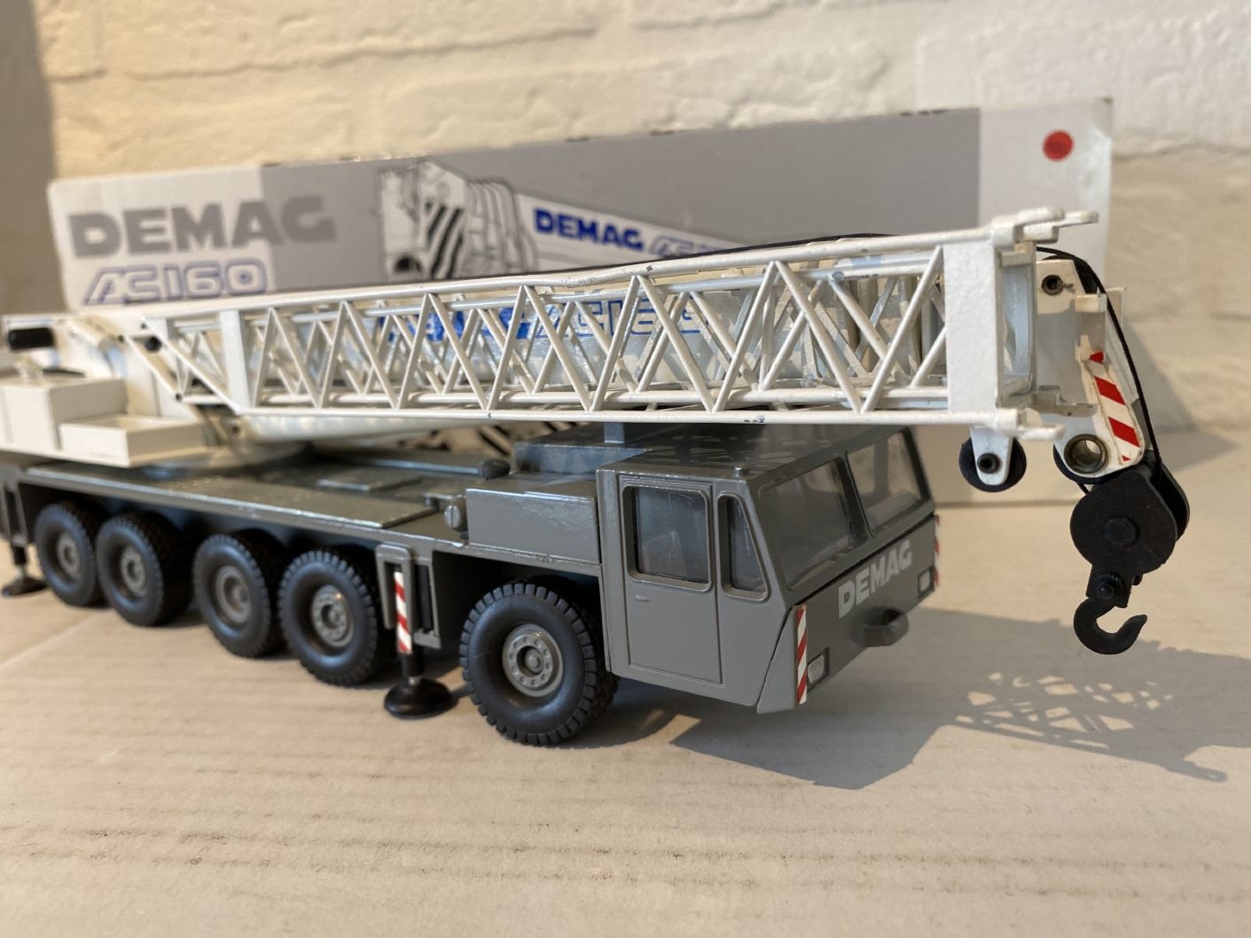 コンラート製 DEMAG クレーン 1/50 ミニチュアおまけ付き コンラート製