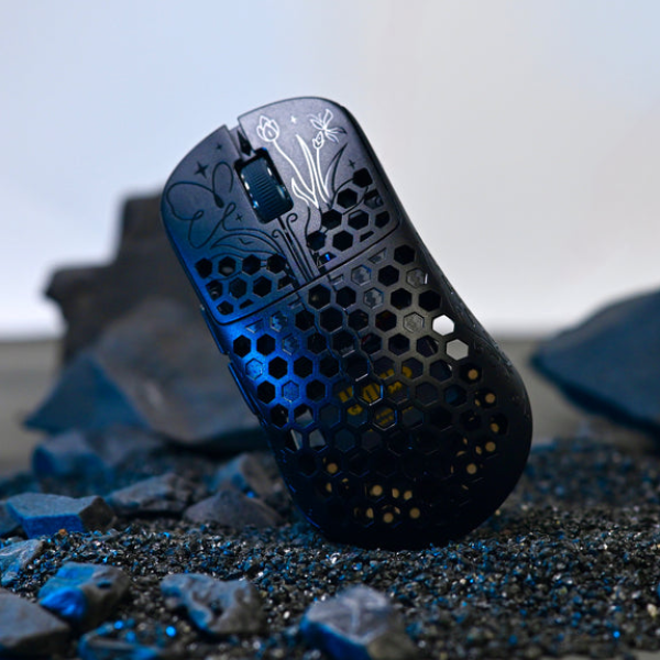 Finalmouse ULX Frostlord Gaming Mouse - ZETTGEAR