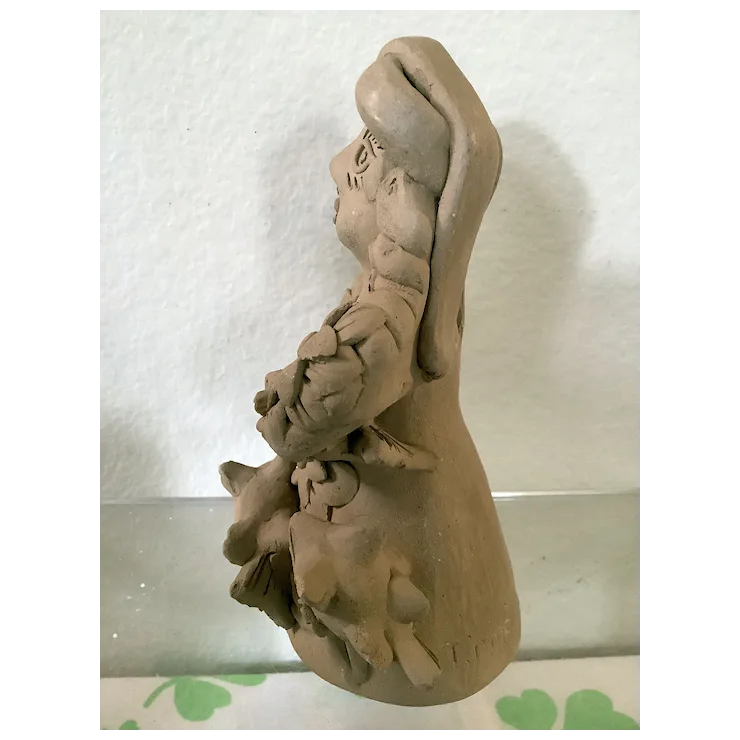 Irma G Blanco clay lady with fishes - Atzompa, Oaxaca. For Sale at
