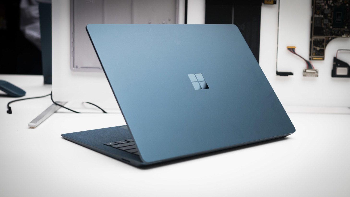 Surface-Laptop-Windows-10-S-9-