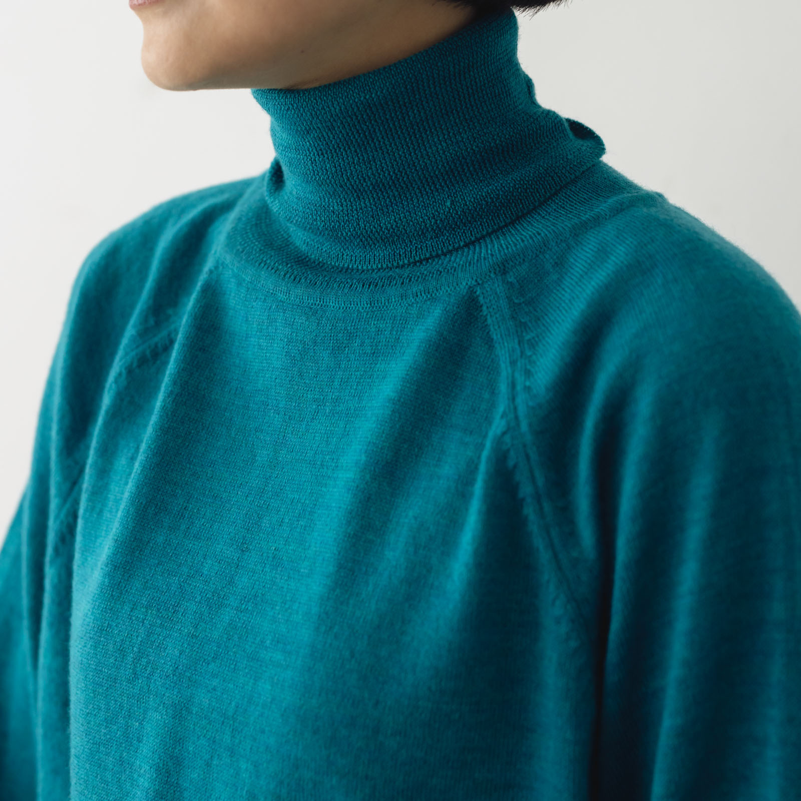 未使用 アトリエgg ニットタートル アイボリー 19ハーフ SEASONAL