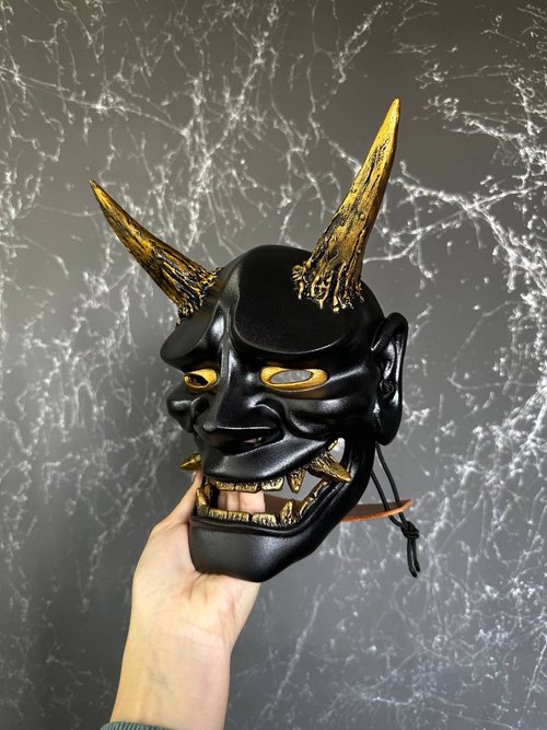 ジョージア 日本の黒金色の般若面、侍の仮面、歌舞伎の仮面