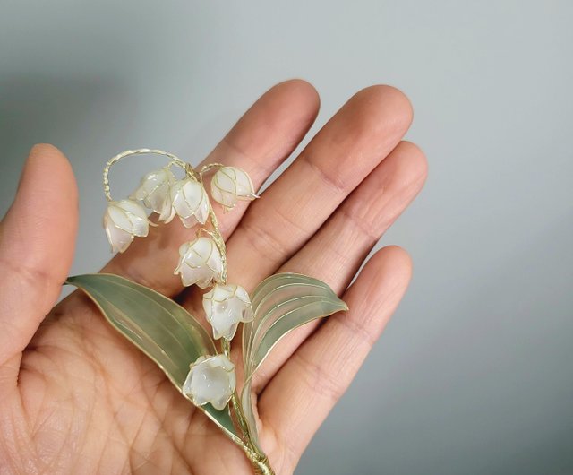 マカオ スズラン。ブローチ。ディップアートフラワー。アクセサリー