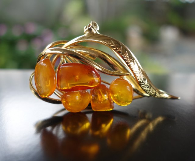 送料無料 12%OFF】台湾 琥珀琥珀蝋ビルマゴールド琥珀ブローチ6.6g