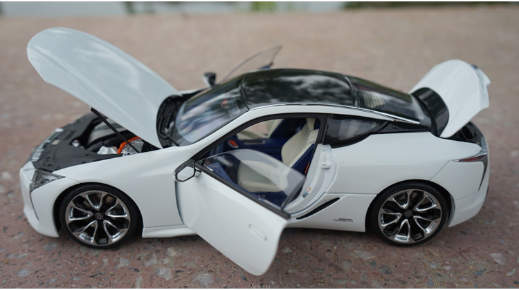1/18 Dealer Edition Lexus LC LC500H LC500 (White) Diecast Car