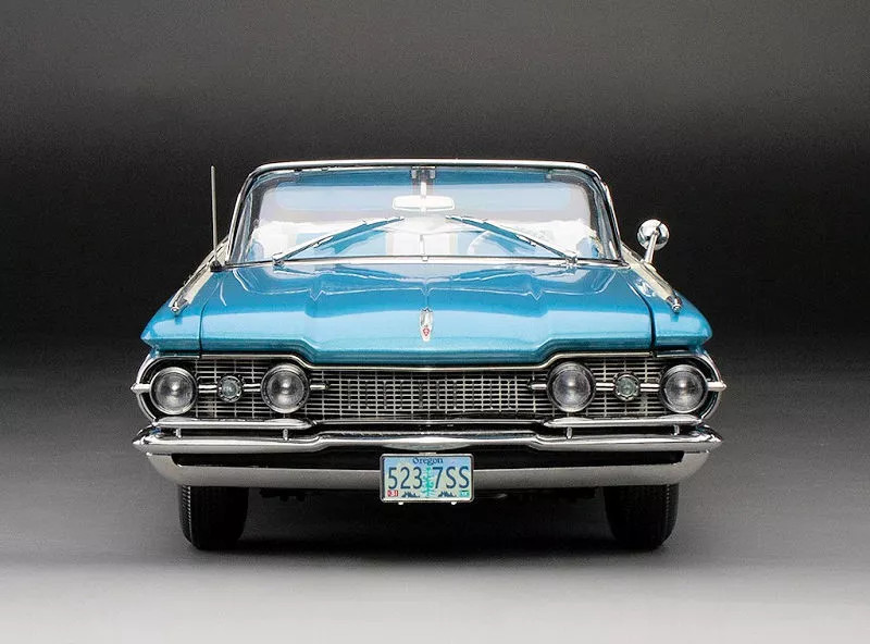 1/18 Sunstar 1959 Oldsmobile 88 Open Convertible (Frost Blue