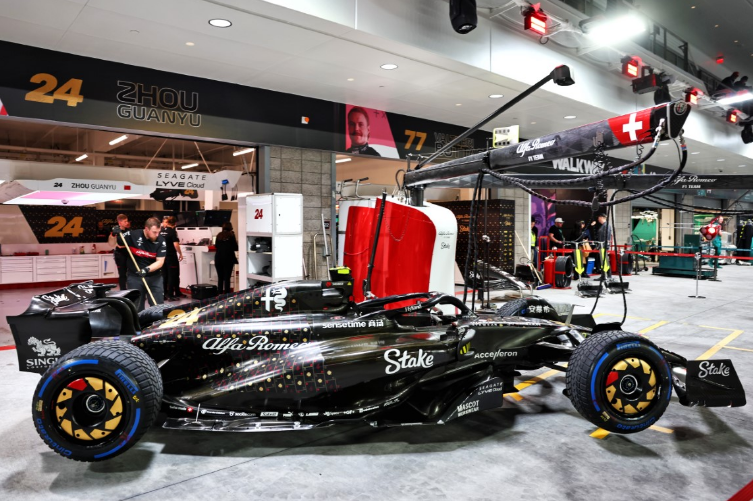 1/18 ミニチャンプス アルファロメオF1 C42 ボッタス F1