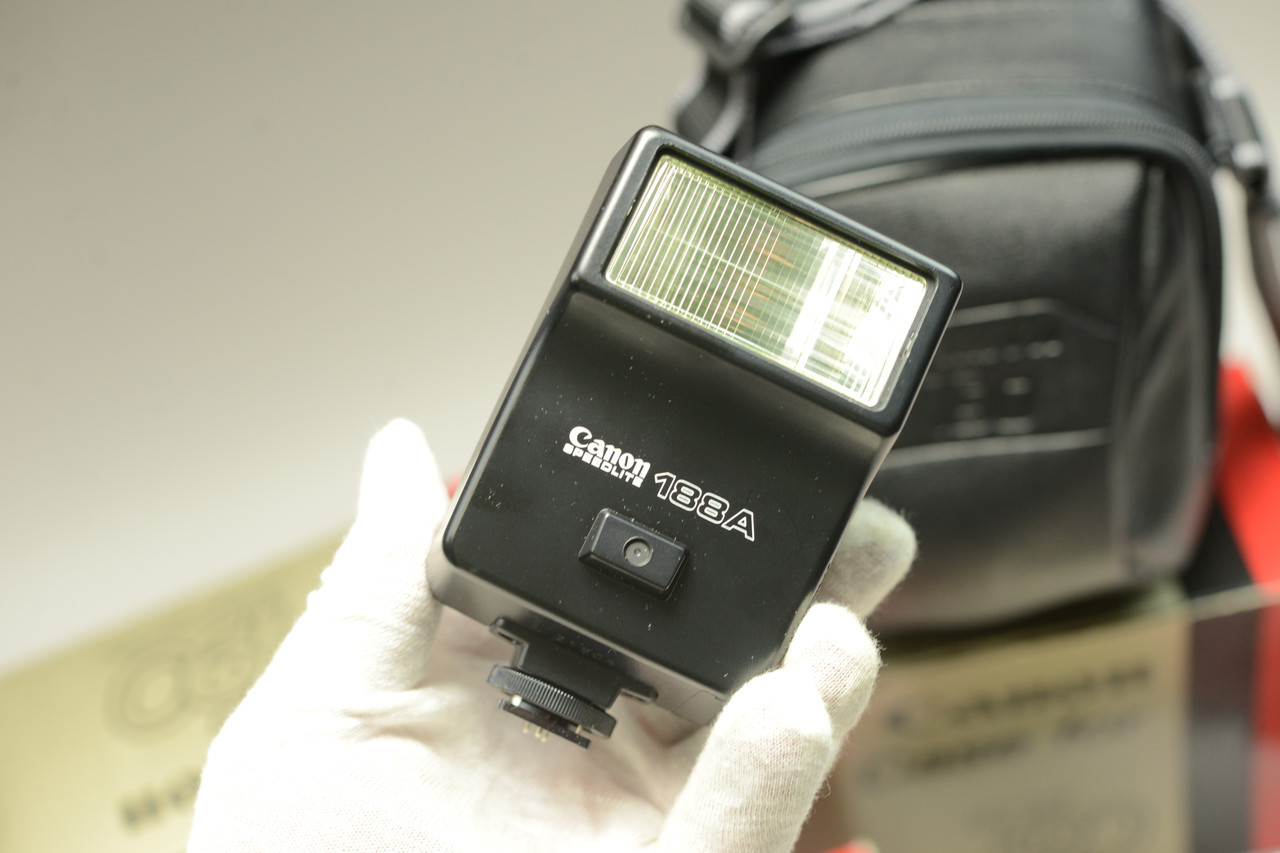 Canon T90 w/ FD 35-70mm f/3.5-4.5 w/T90 case w/ canon 188A