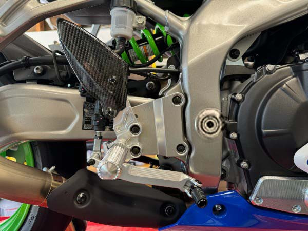 Kawasaki ZX-4RR / ZX-4R Adjustable Rearsets - Silver