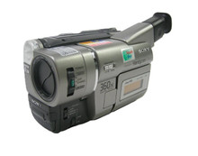 Sony CCD‑TRV67 Handycam Camcorder – Hi8/XR 20× Optical, NightShot