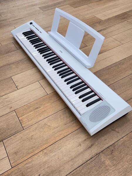 YAMAHA 電子ピアノ piaggero NP-32 WH 76鍵 椅子付属 割引