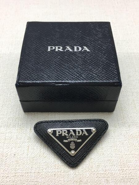 PRADA(プラダ) / サフィアーノ/ブローチ/アクセサリー/レザー/メンズ