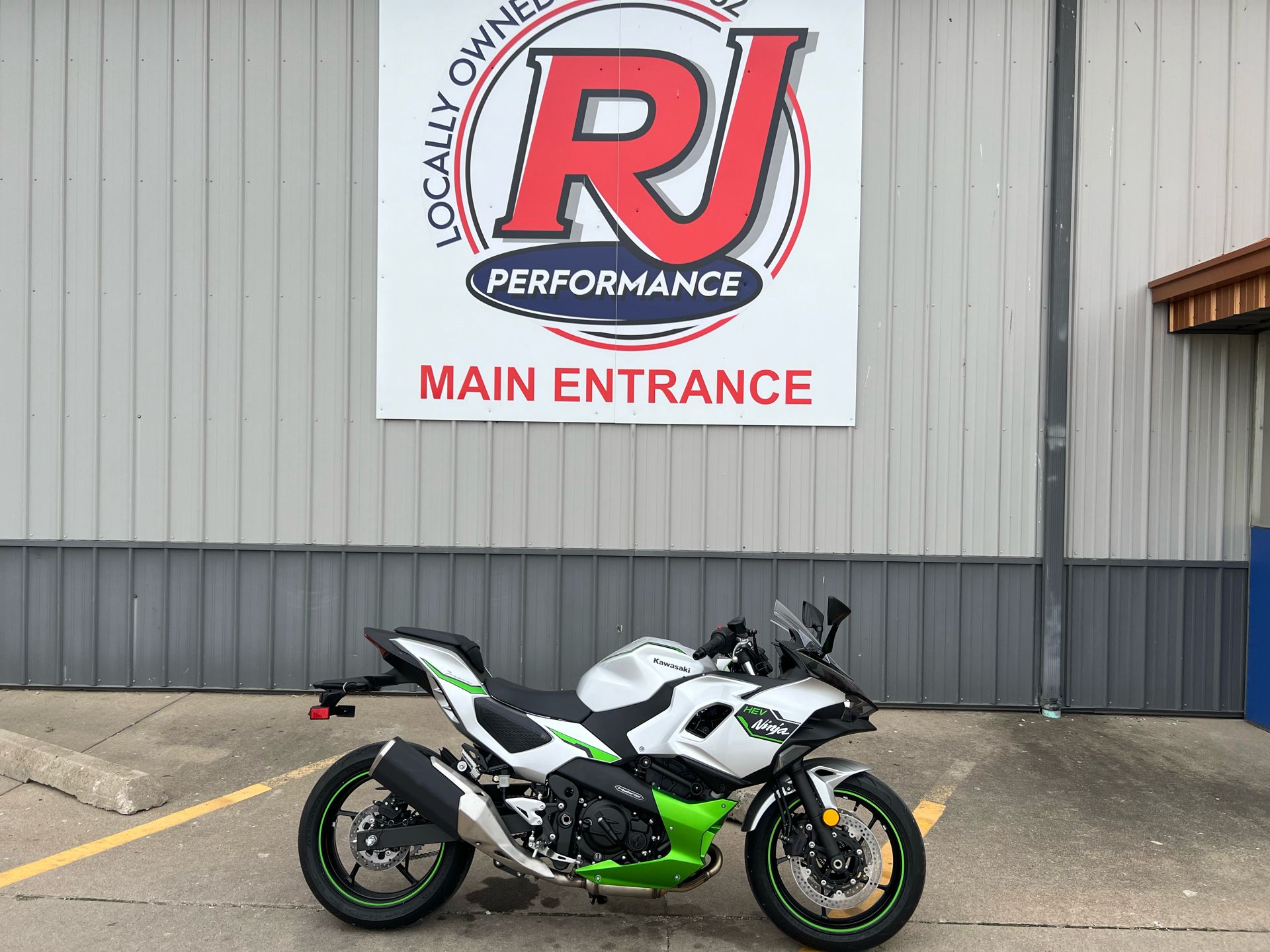 New 2024 Kawasaki Ninja 7 Hybrid ABS, Ottumwa IA | Specs, Price