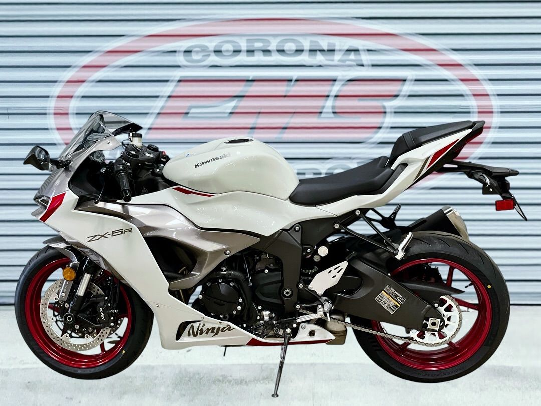 New 2025 Kawasaki Ninja ZX-6R ABS Pearl Robotic White / Metallic