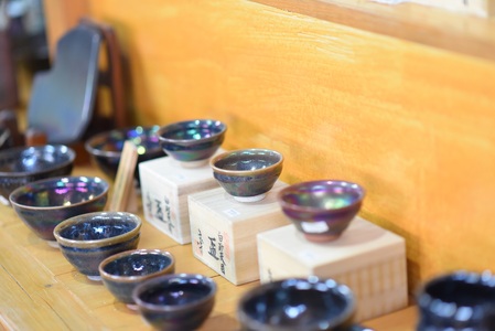 虹の器～窯変天目～地元のシラスを調合した釉薬でつくった、虹色に輝く