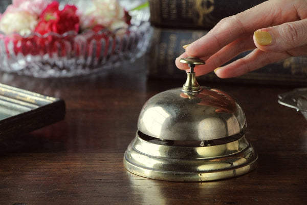 美しく響く店舗什器真鍮ショップベル（高さ9cm） イギリスアンティーク