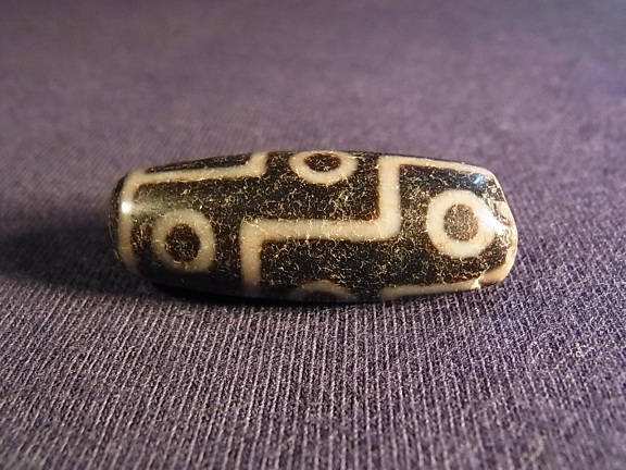 882 天珠 卍六字真言天珠 梵字 彫刻 凸凹 貴重 珍品 dzibeads！ 882 天