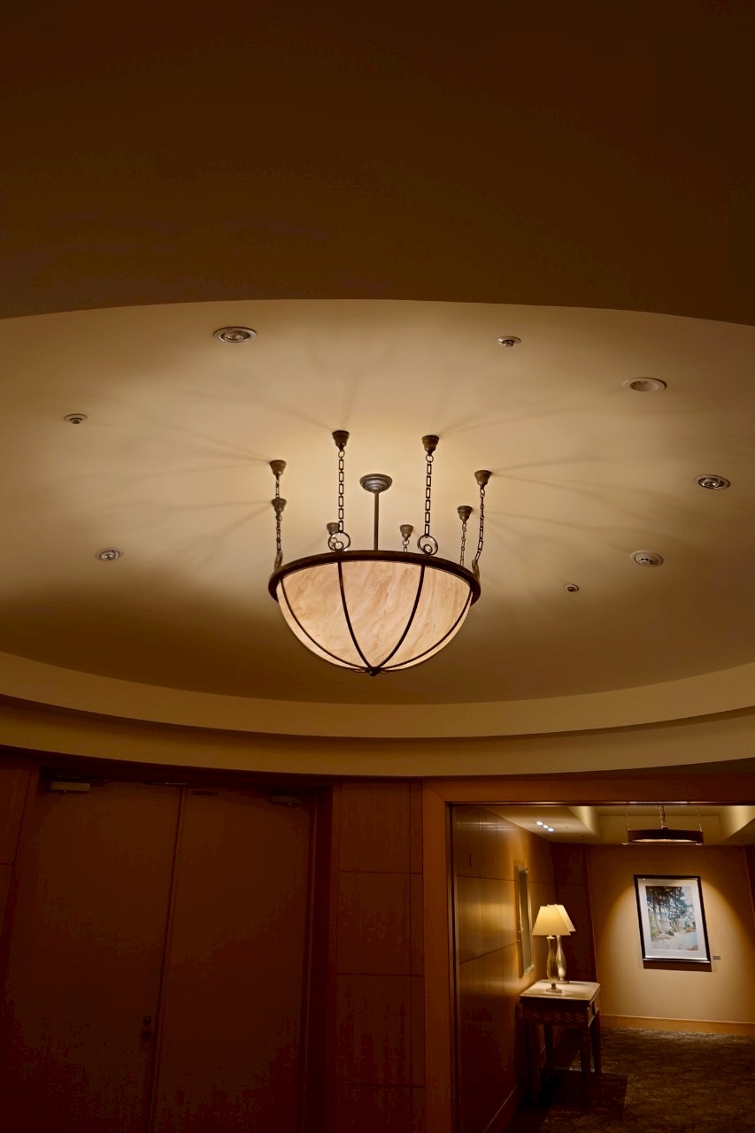 暮らしに溶け込む、ペンダントライトシャンデリアの特徴や選ぶ際の