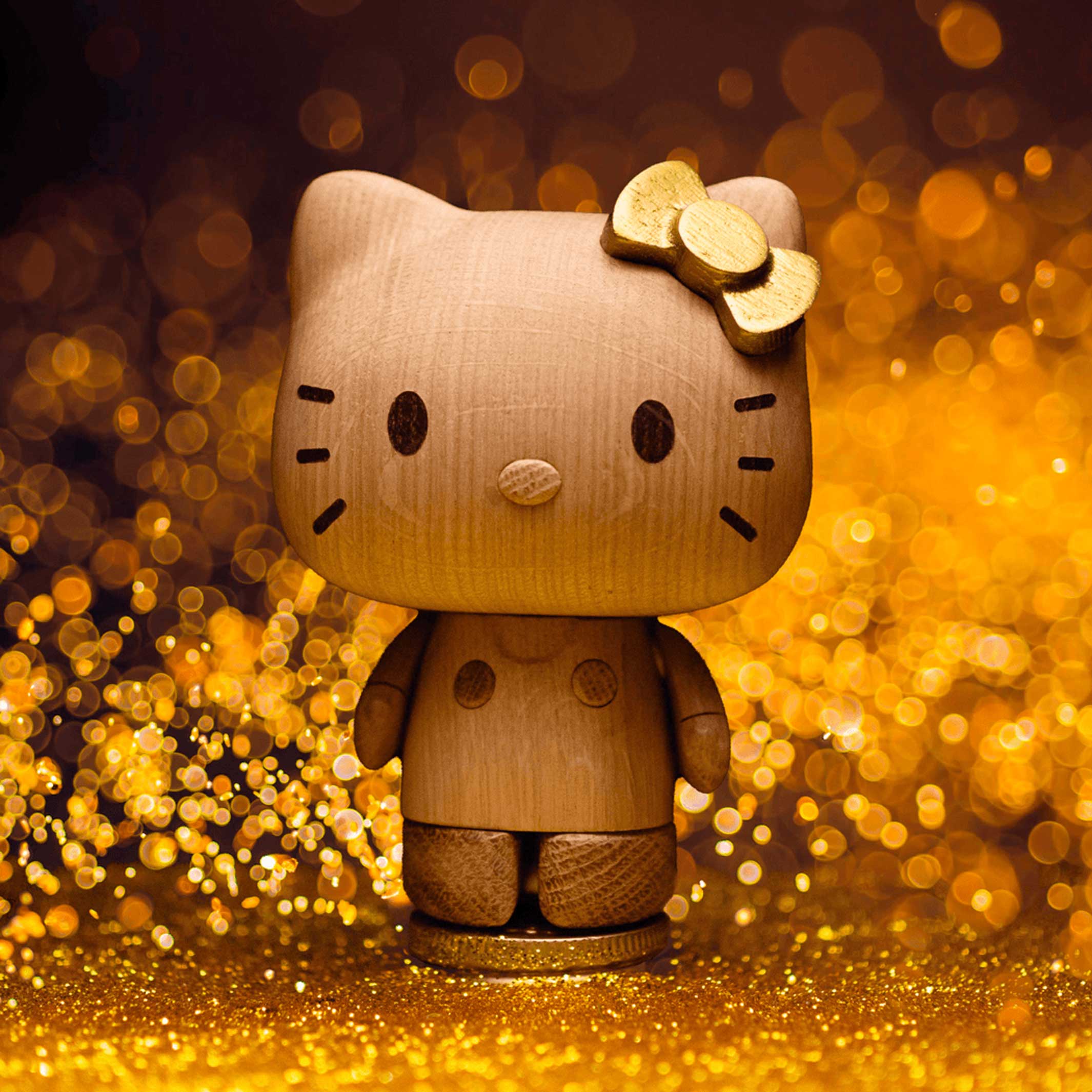 HELLO KITTY small with golden Bow - 50th Anniversary Edition - Wooden
