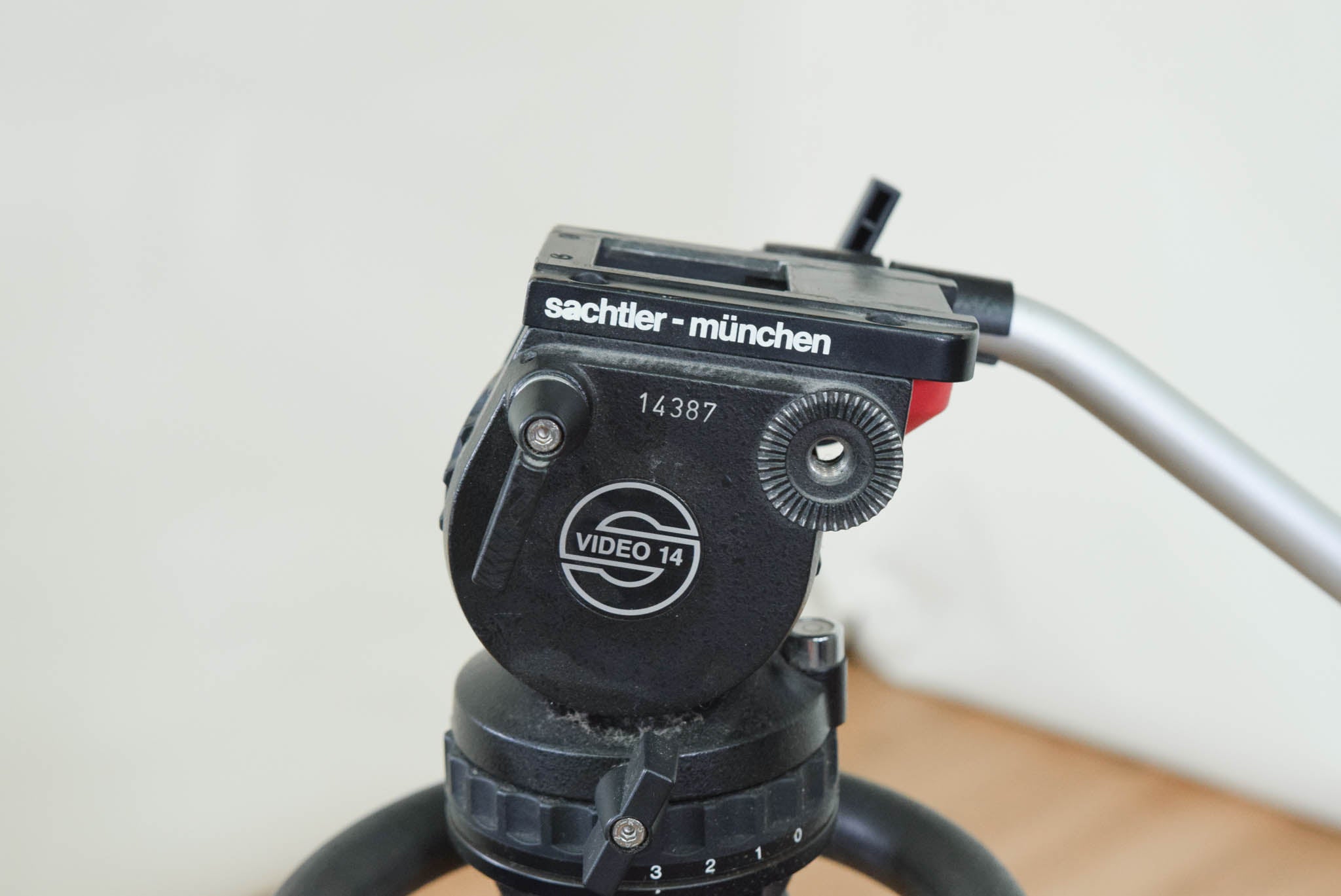 Sachtler-München Video 14 Fluid Head with Tripod CG00NT2