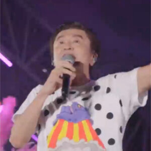 サザン桑田佳祐 着用!!コムデギャルソン ビートルズ限定Tシャツ-紫×黒