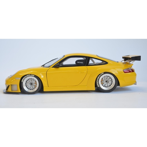 Minichamps 1/18 scale diecast highly detailed Porsche 911 GT3 RSR