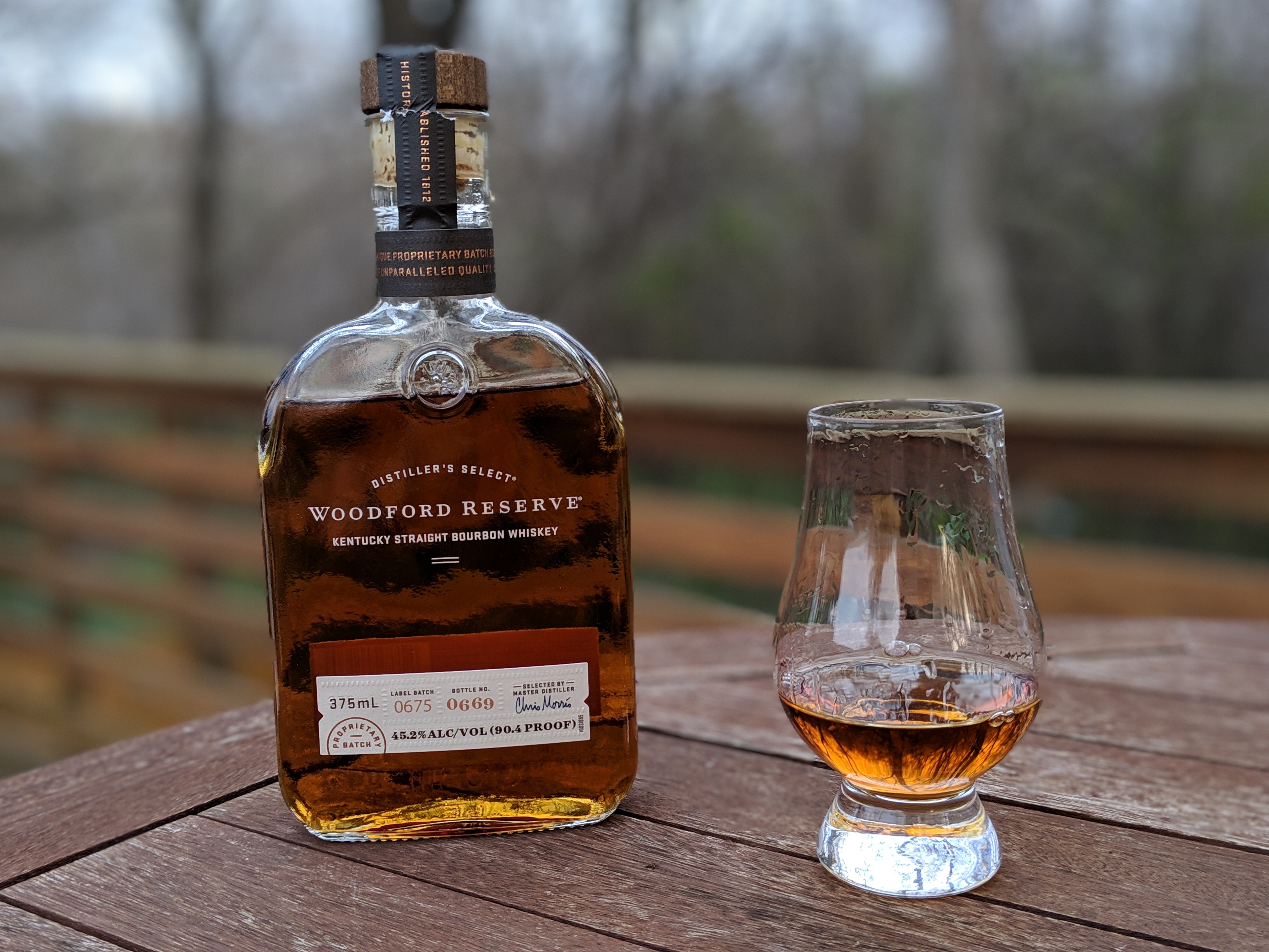 ウイスキー Woodford Reserve Distiller's Select45.2% Amazon.co.jp