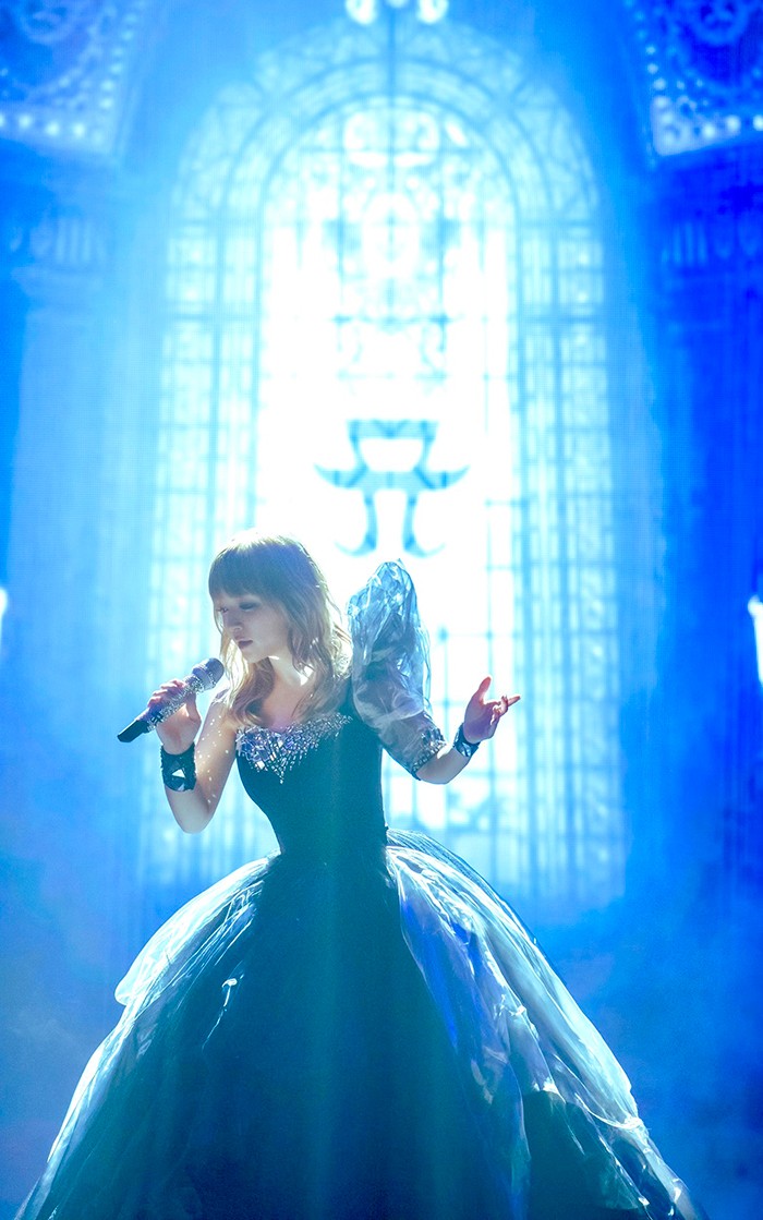 激レア 希少 浜崎あゆみ The Show Must Go On 写真展 ドレス 激レア