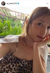 42歳・加藤あい、“胸元ざっくり”ヒョウ柄ワンピの夏コーデに反響「うひ