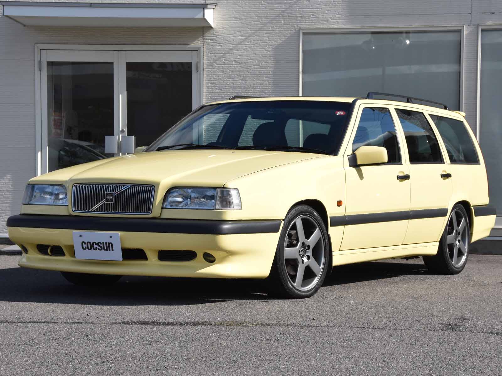 オートモビルカウンシルに出展されたボルボ850T-5Rクリームイエローが