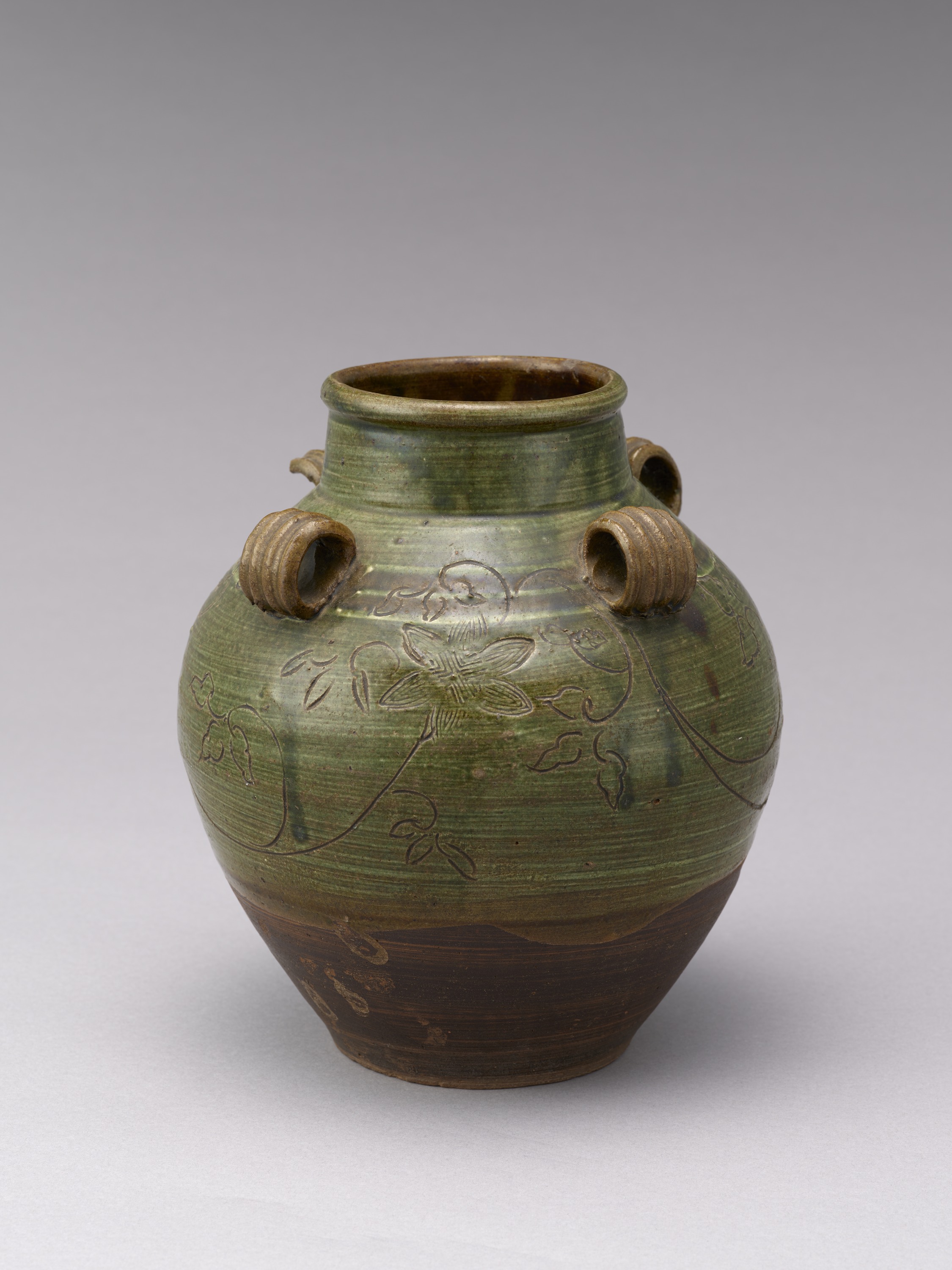 中国元時代釉裏紅 草花貼付け三龍耳壺 中国元時代釉裏紅 草花貼付け三