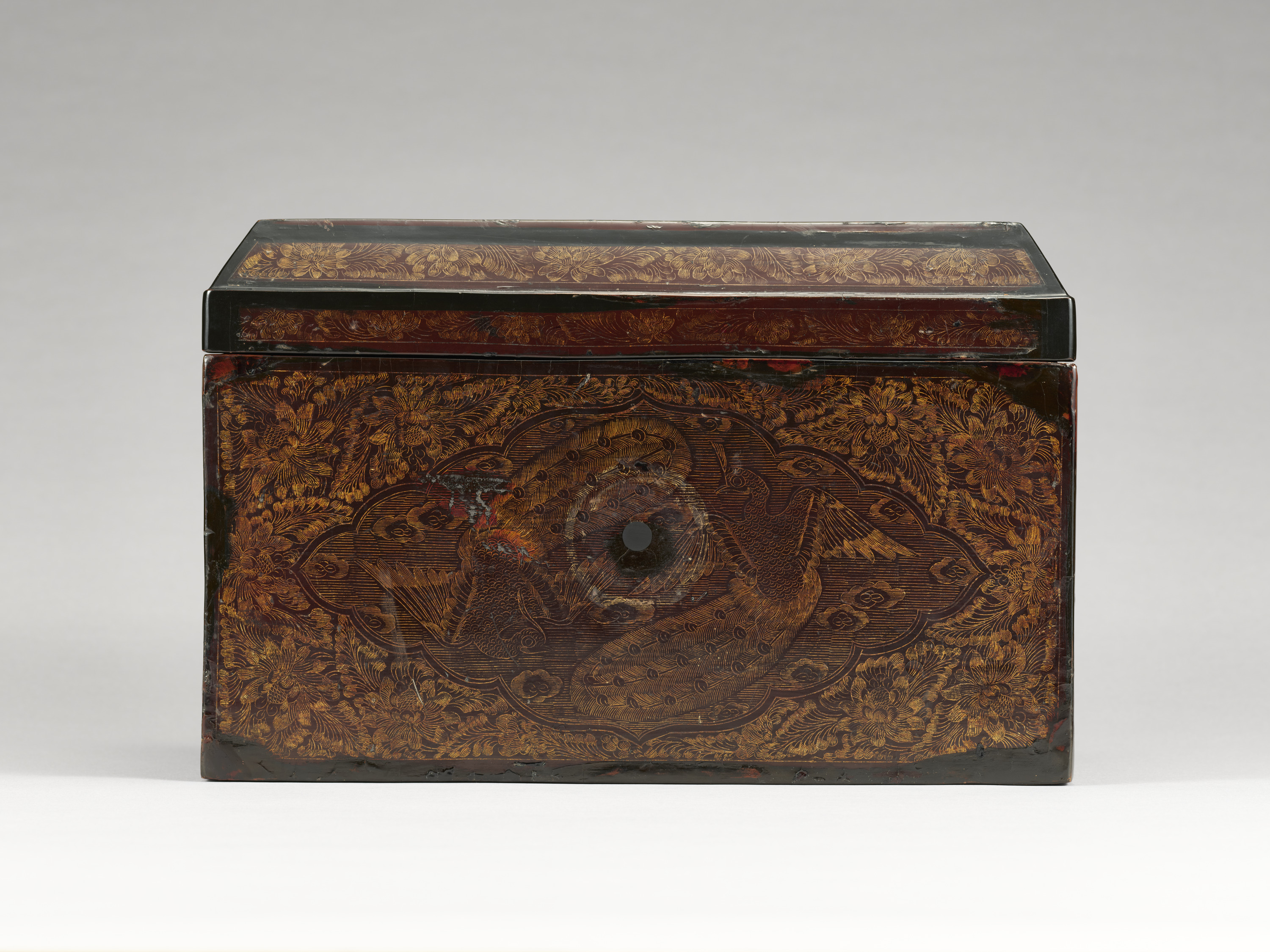 九州国立博物館 | 収蔵品データベース | 重要文化財 孔雀鎗金経箱