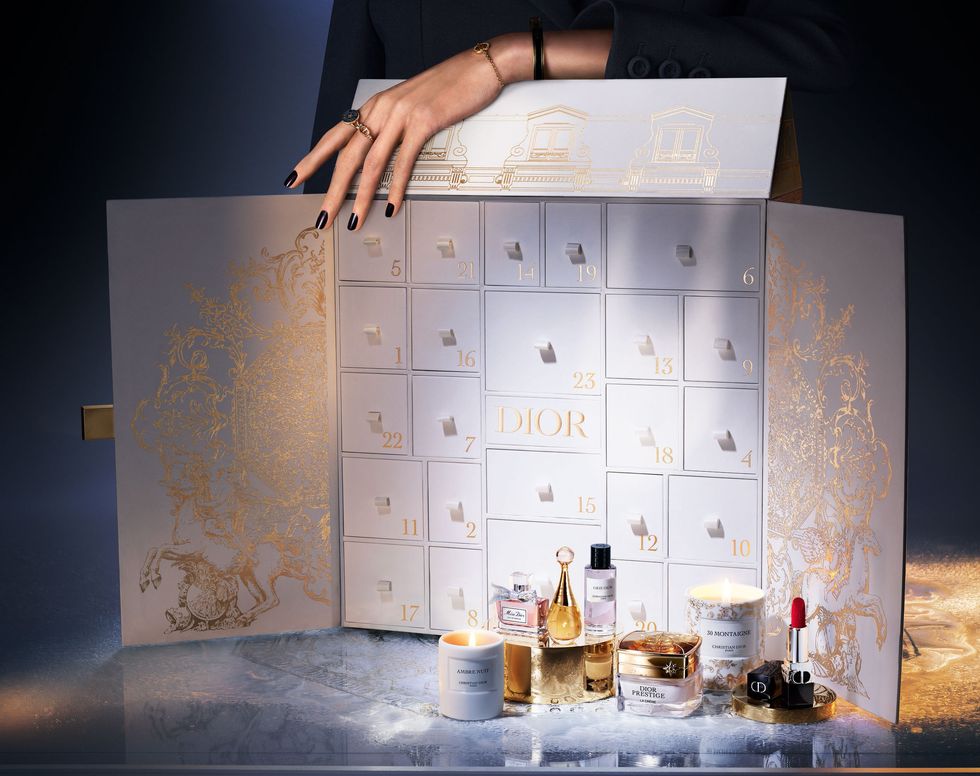 DIOR】 スノーエッセンス コフレ 限定品【新品未使用】 DIOR】 新作