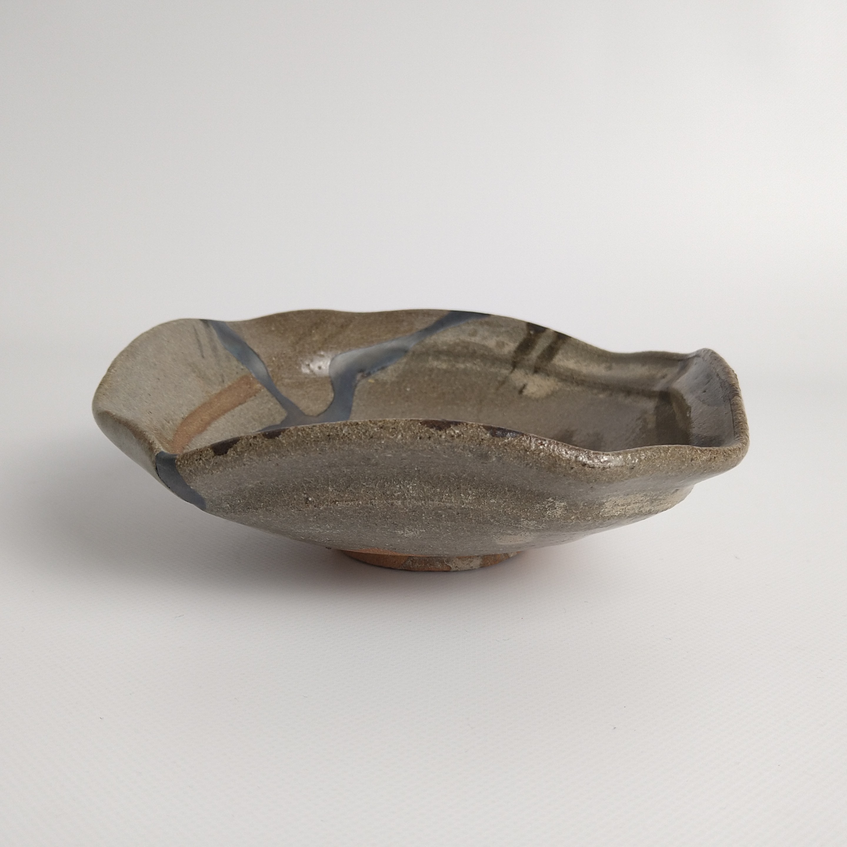 古絵唐津草文向付 古絵唐津 古唐津 桃山～江戸初期 絵唐津 あやめ文