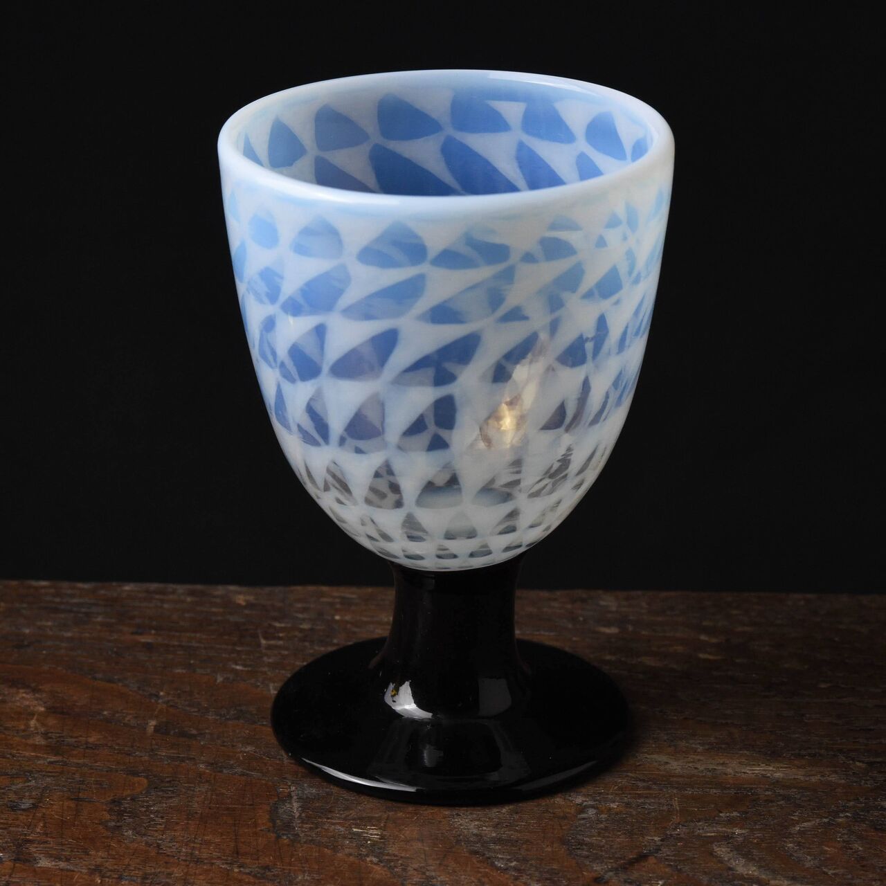 ガラス :: 鱗文なつめ形黒脚氷コップ | COTTOU.JP 骨董の通販