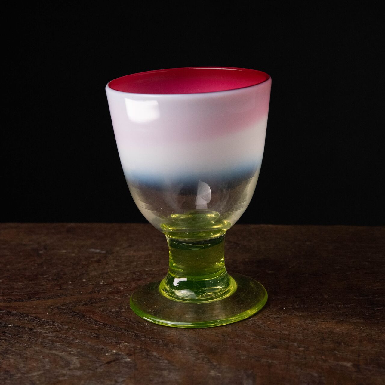 ガラス :: 赤と乳白ぼかし ウラン脚 なつめ型 氷コップ | COTTOU.JP